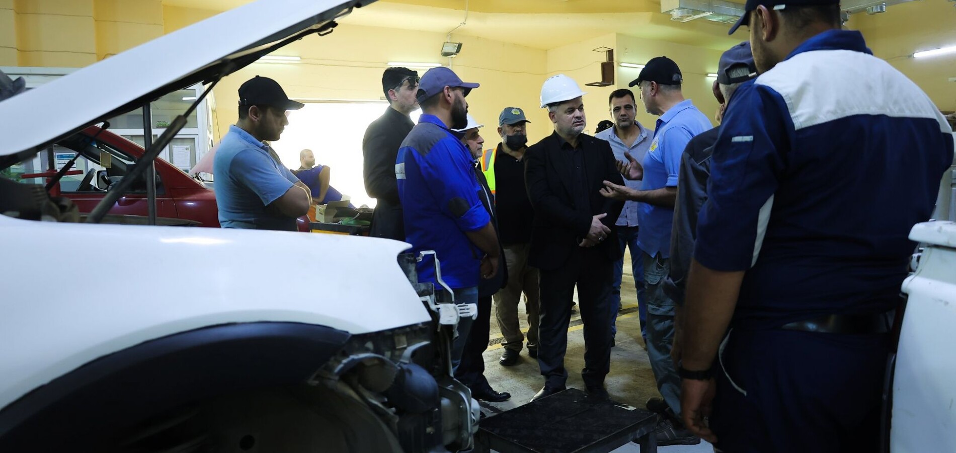 The D G of Oil Exploration Company visits the Engineering dept. in Al Nahrawan district