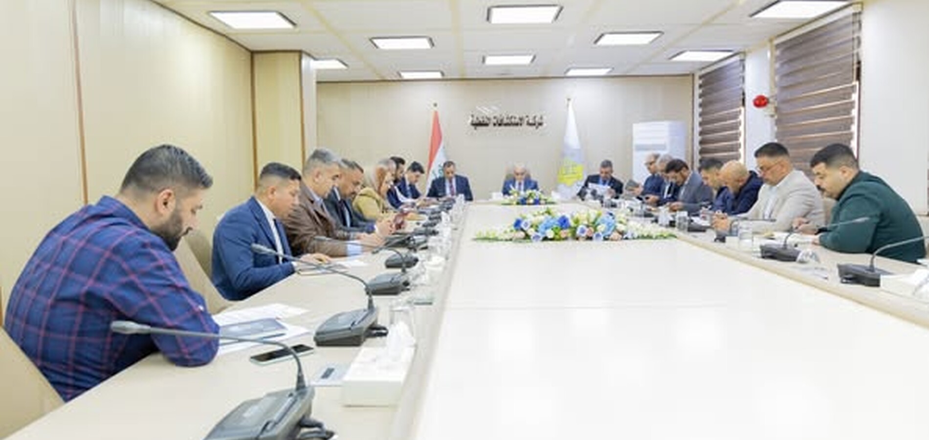 مدير عام شركة الاستكشافات النفطية يرأس الاجتماع الدوري مع رؤساء الفرق الزلزالية..
