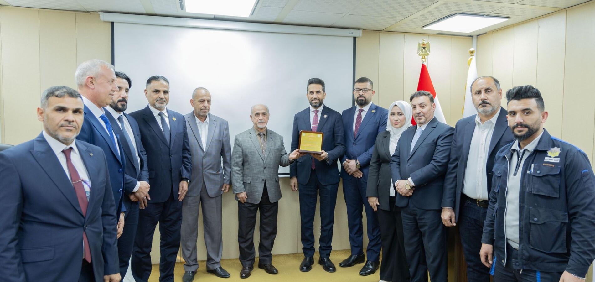 Oil Exploration Company Honors Distinguished Department Managers