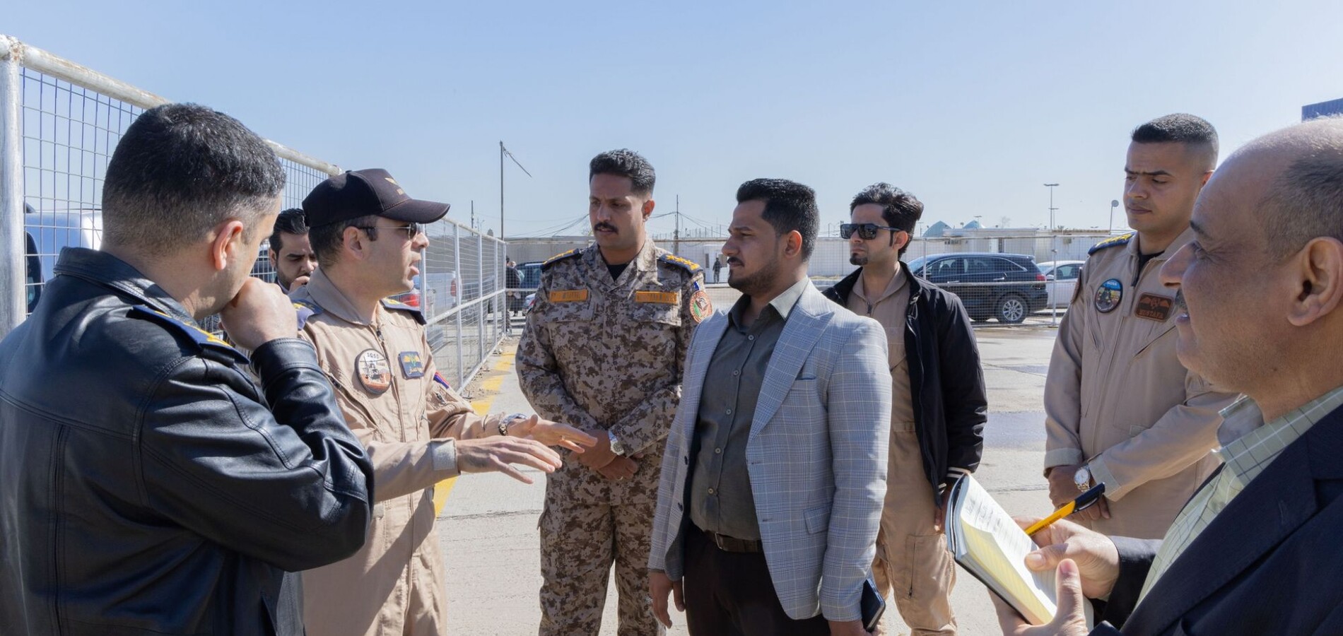 شركة الاستكشافات النفطية تبحث تعزيز معايير السلامة الجوية في مهبط الطائرات بمقر وزارة النفط