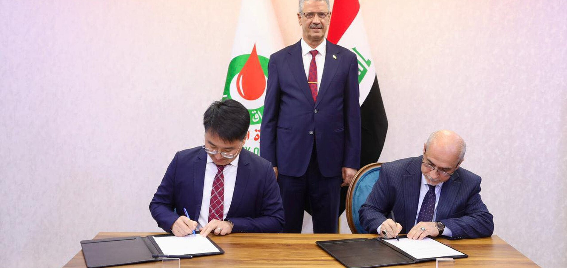 Under the auspices of the Deputy Prime Minister for Energy Affairs and Minister of Oil   Oil Ministry: Signing of a contract for a 2D seismic survey of "Al-Qarnain" exploration block