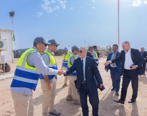 على هامش زيارته للفرقة الزلزالية الثالثة .. مدير عام شركة الاستكشافات النفطية يمنح ملاكات الفرقة مكافآت مالية..