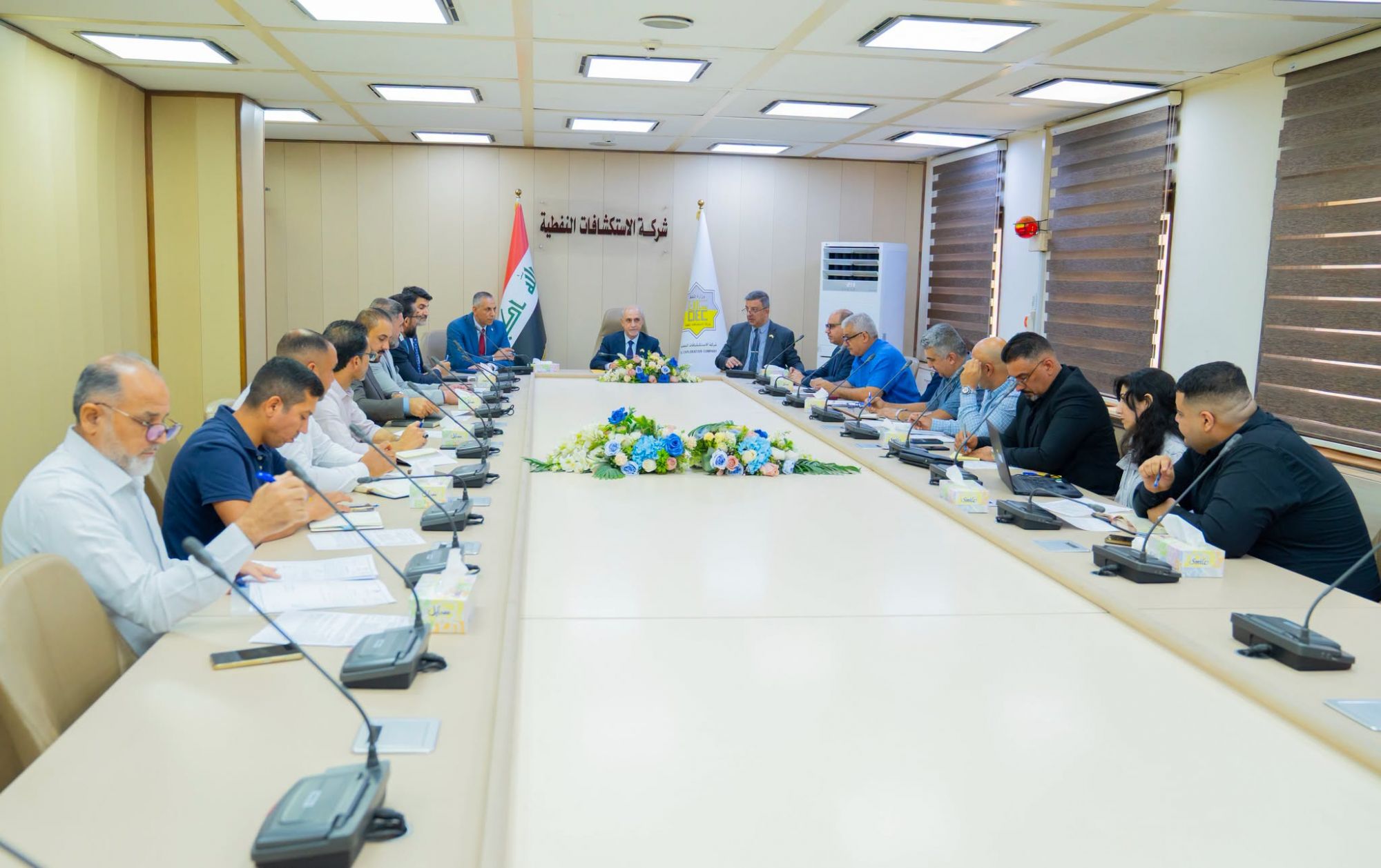 .....مدير عام شركة الاستكشافات النفطية يترأس الاجتماع الدوري لرؤساء الفرق الزلزالية