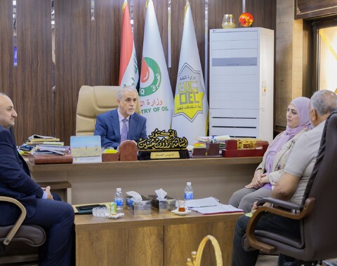 مدير عام شركة الاستكشافات النفطية يجري مقابلاته مع المنتسبين ..