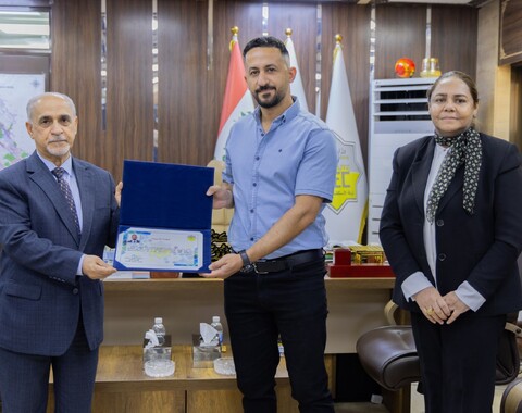 مدير عام شركة الاستكشافات النفطية يكرّم أحد ملاكات الشركة لحصوله على شهادة الماجستير بتقدير امتياز