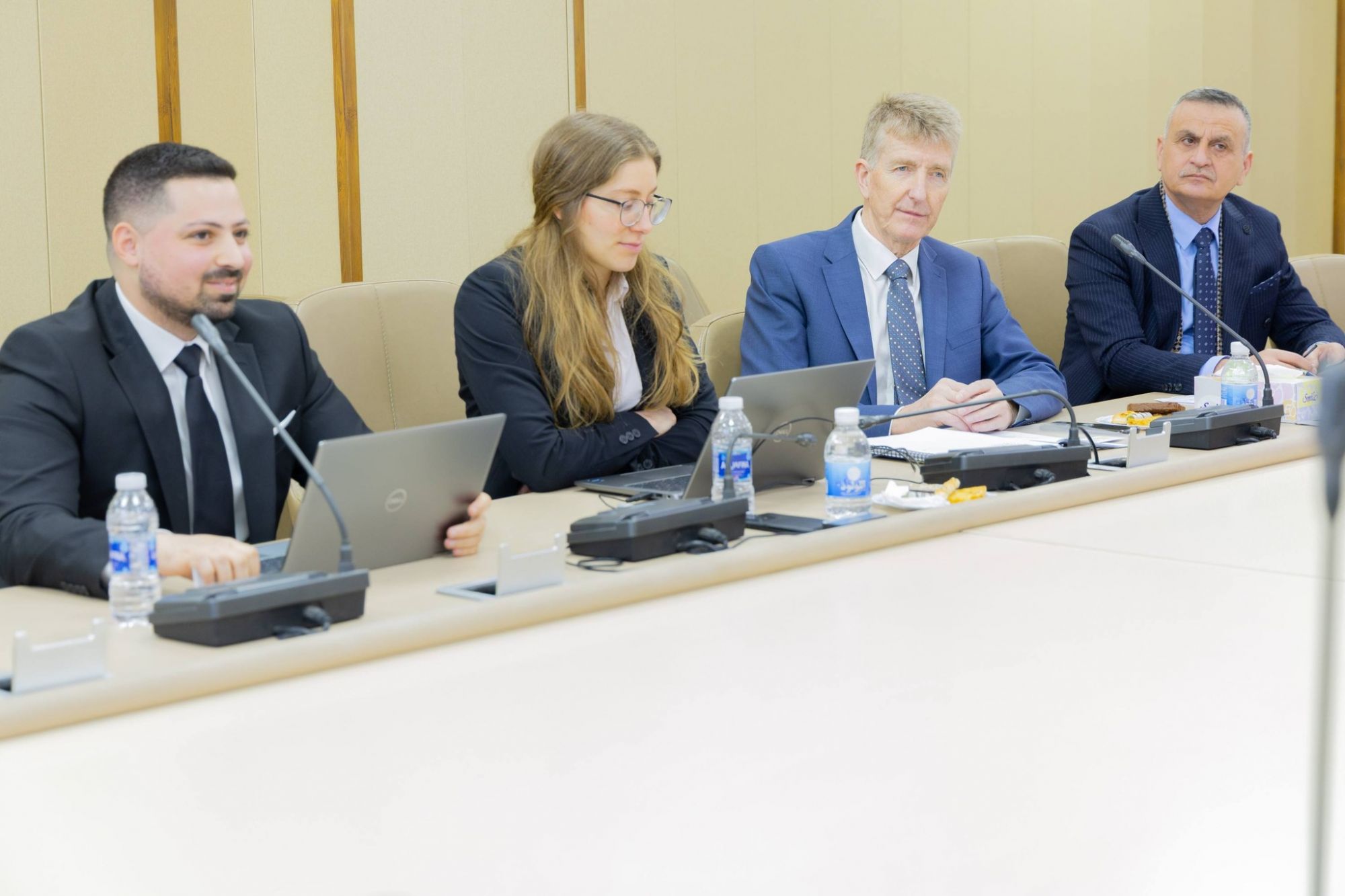 شركة الاستكشافات النفطية تعقد اجتماعًا مع ممثلي شركة BP البريطانية